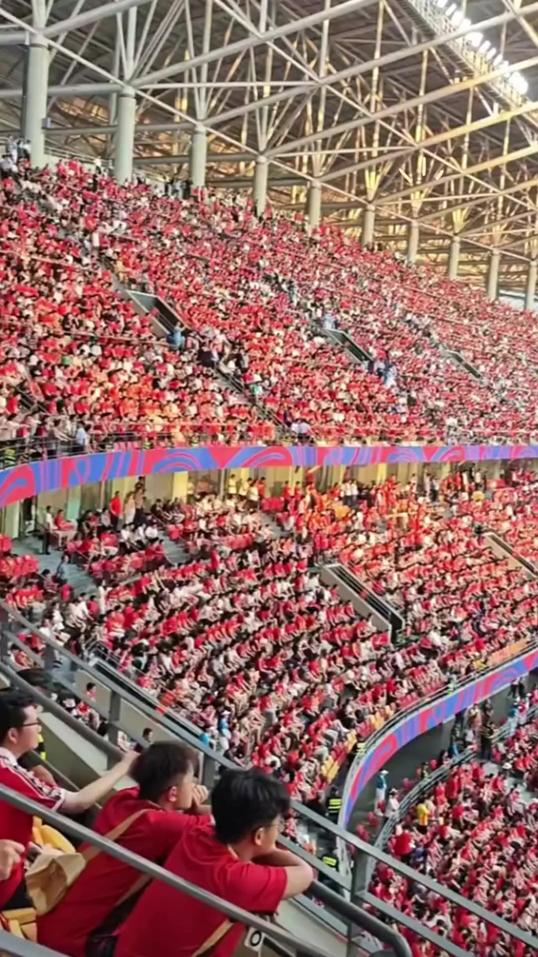 关于一场经典之战!冰球点燃球迷热情的信息 关于一场经典之战!冰球点燃球迷热情的信息