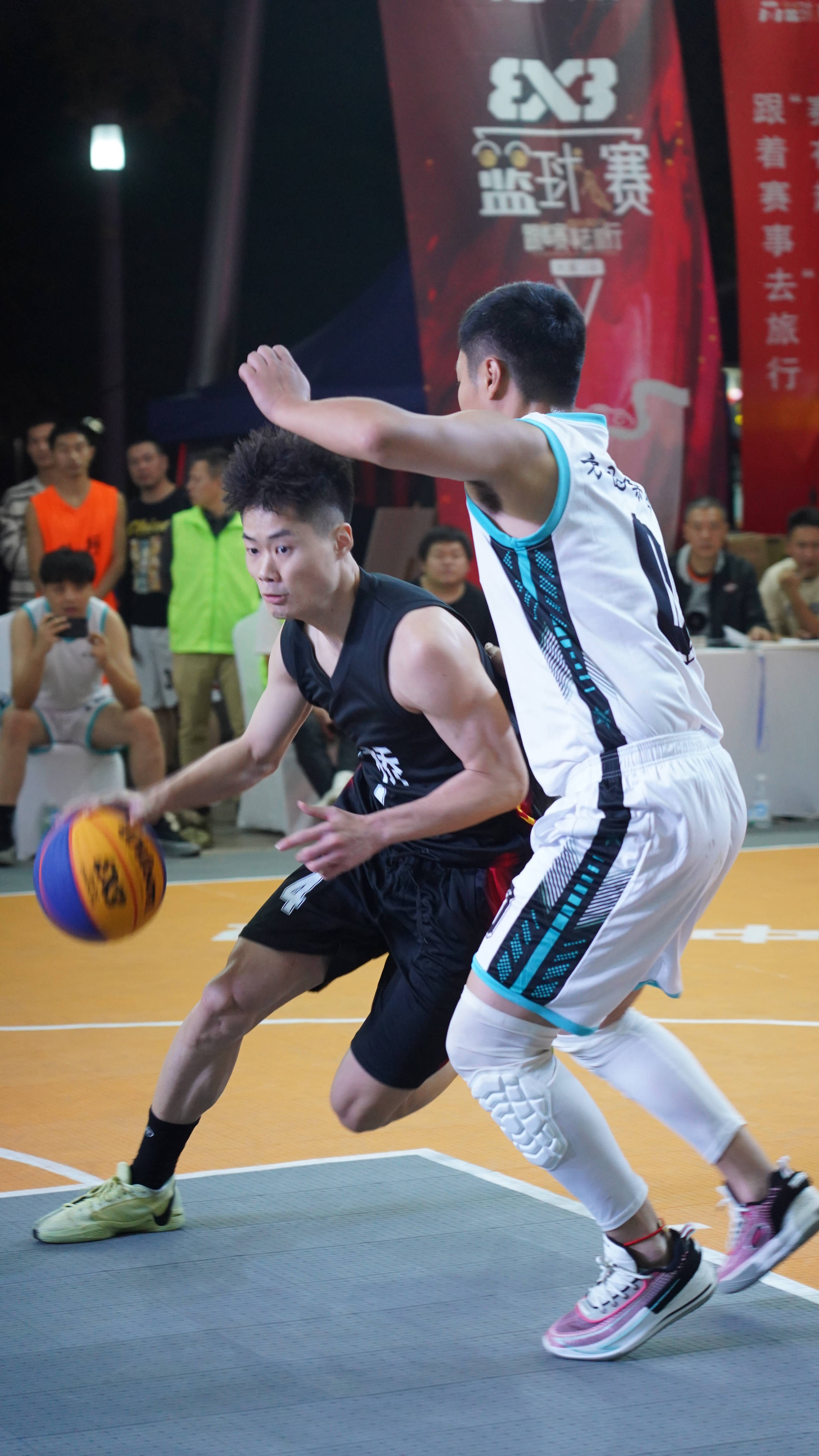 全球瞩目!篮球赛事即将收官 全球瞩目!篮球赛事即将收官