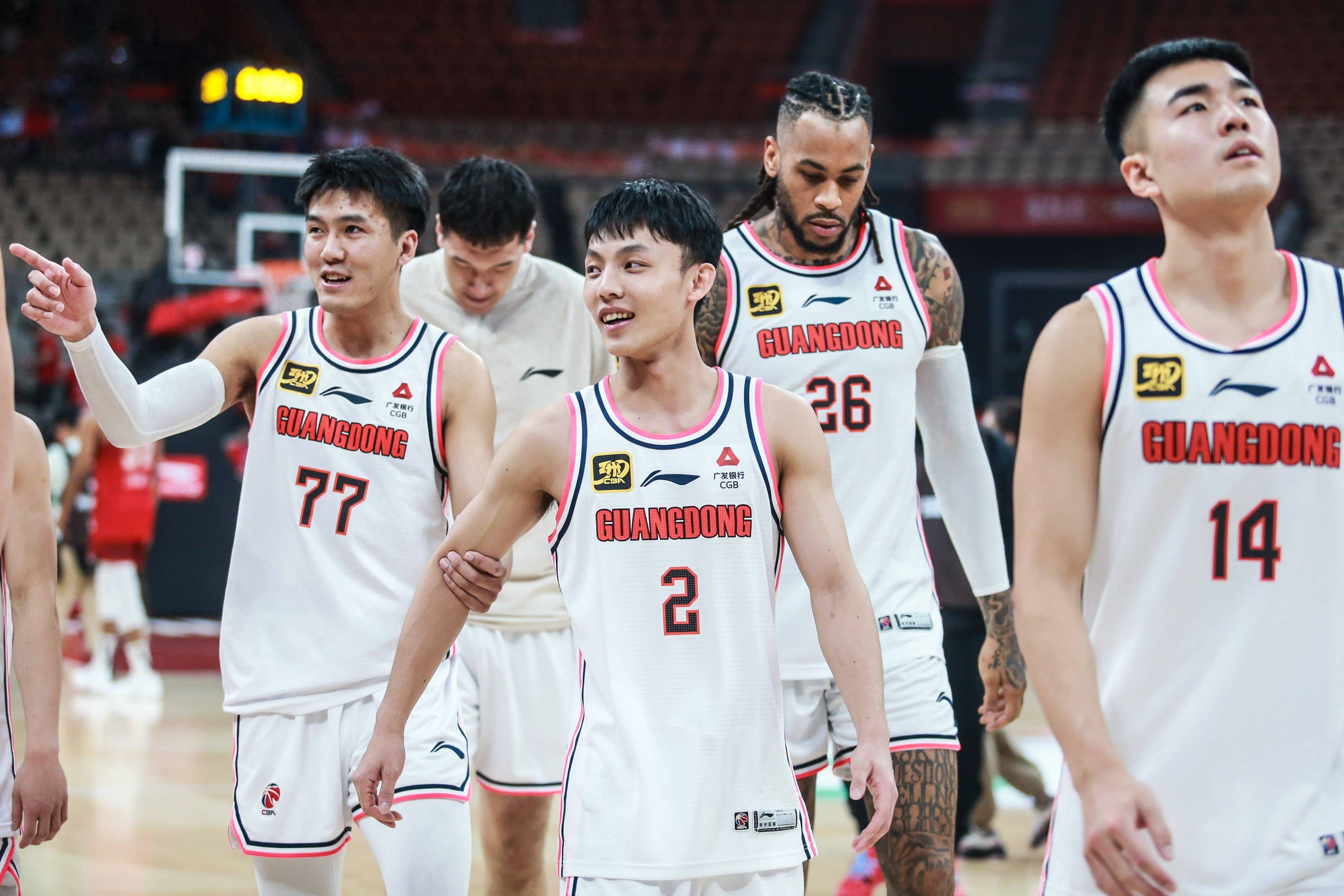 山西队鏖战广州队，布克刷新纪录