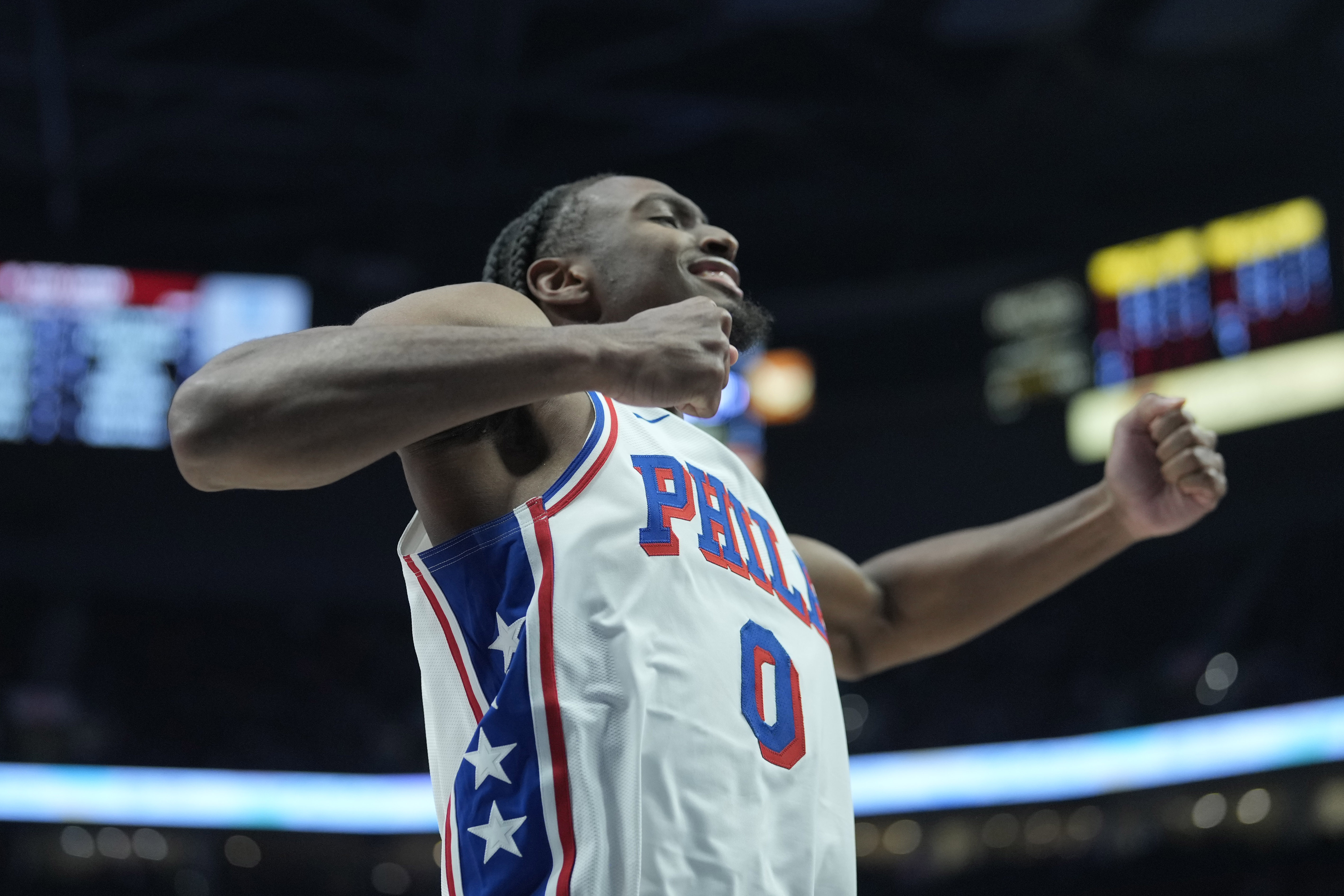 步行者横扫76人，西亚卡姆带队取胜