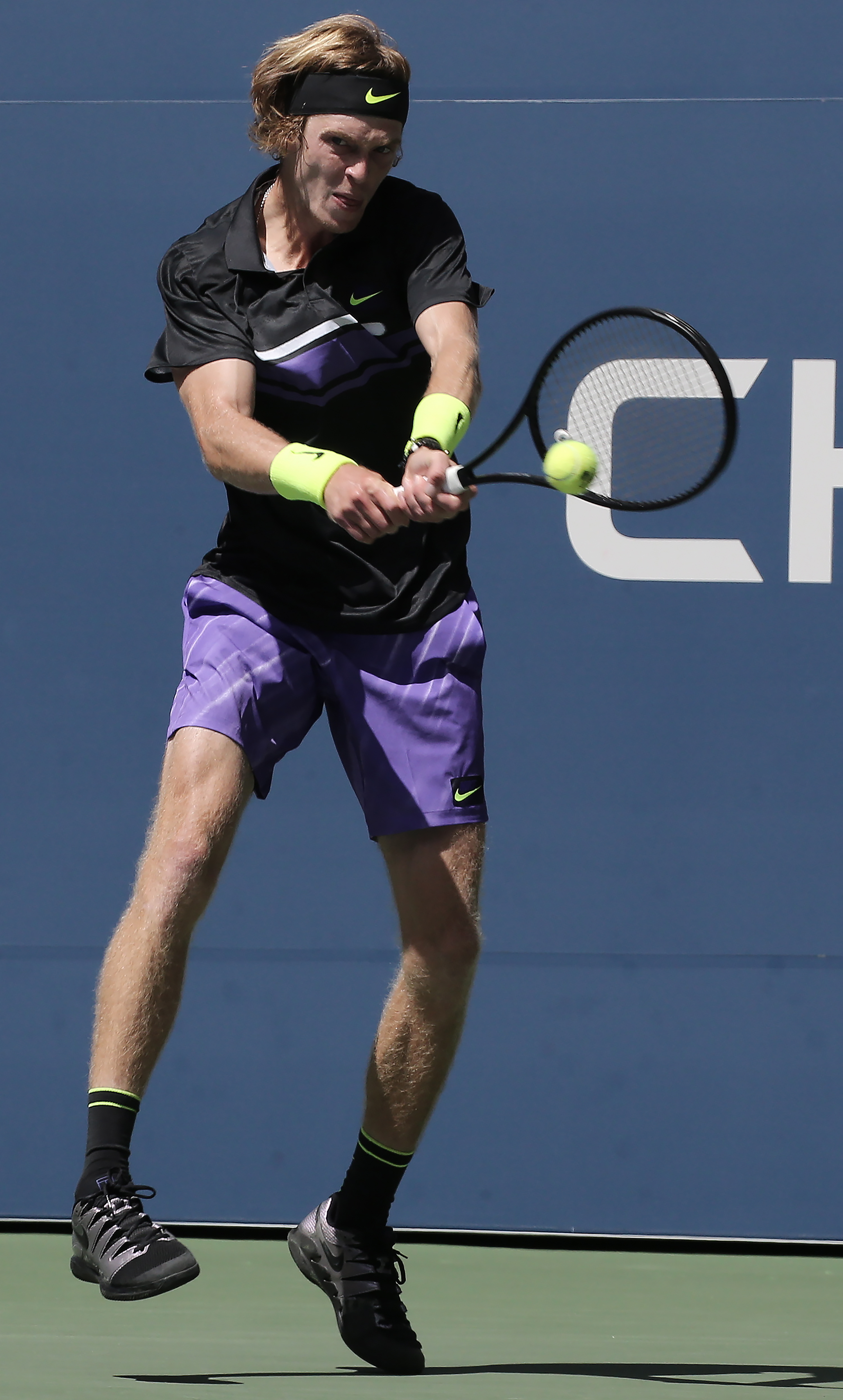 美网险胜戴维斯杯，西西帕斯高光表现