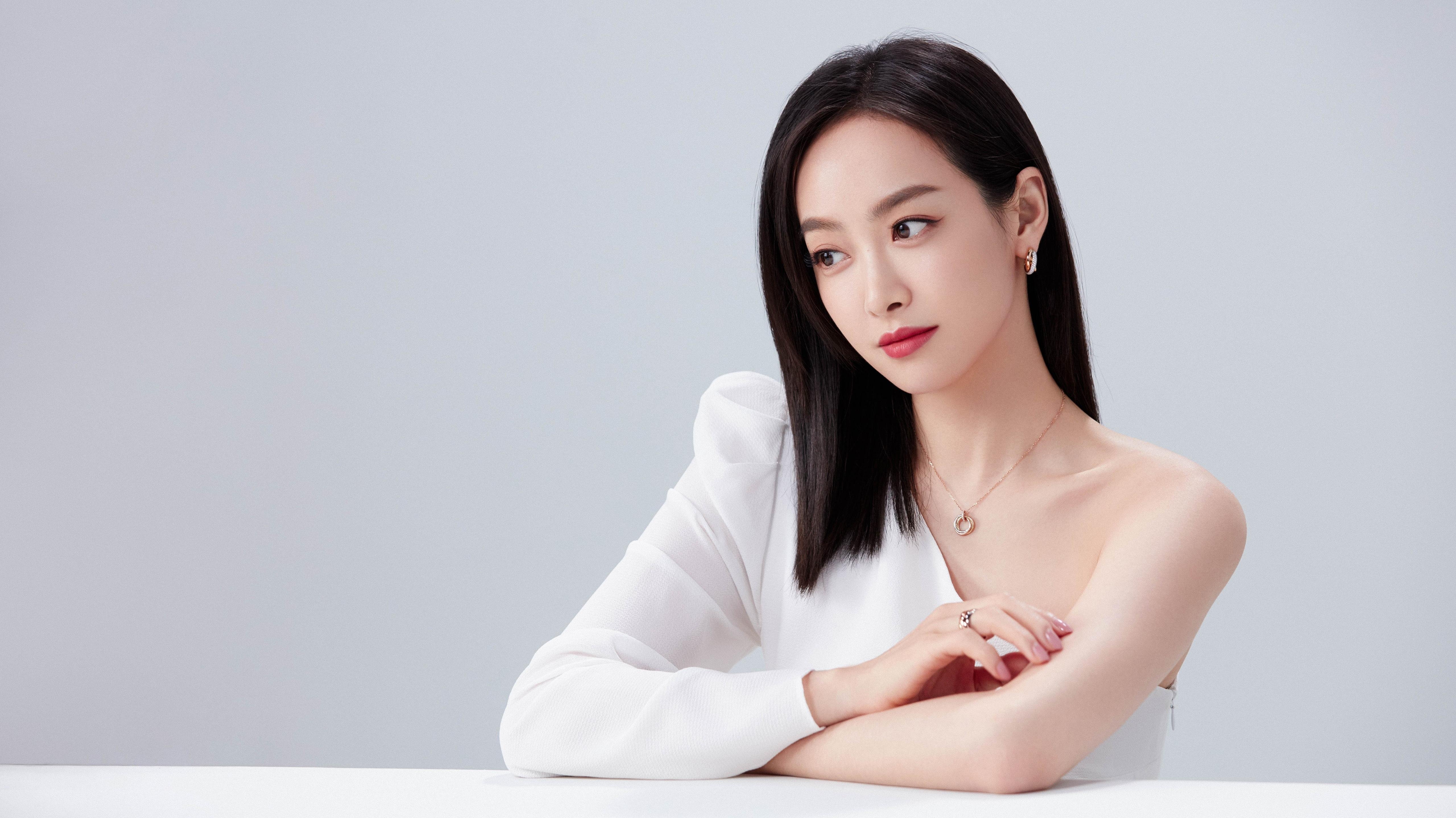 绿茵场的悬念终结者,经济棋局的持续施压者