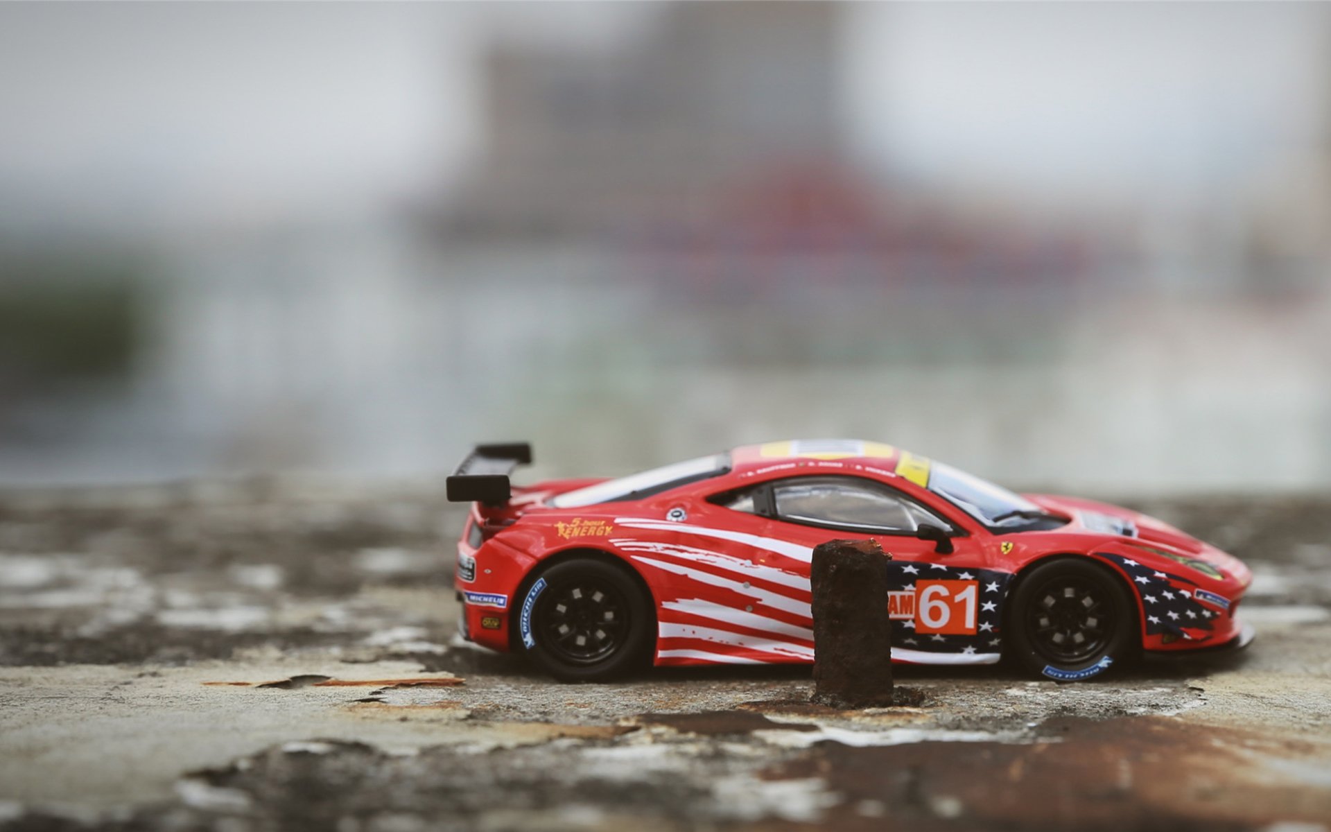 双线战火,F1赛道上的魔术师与新疆的午夜谜局