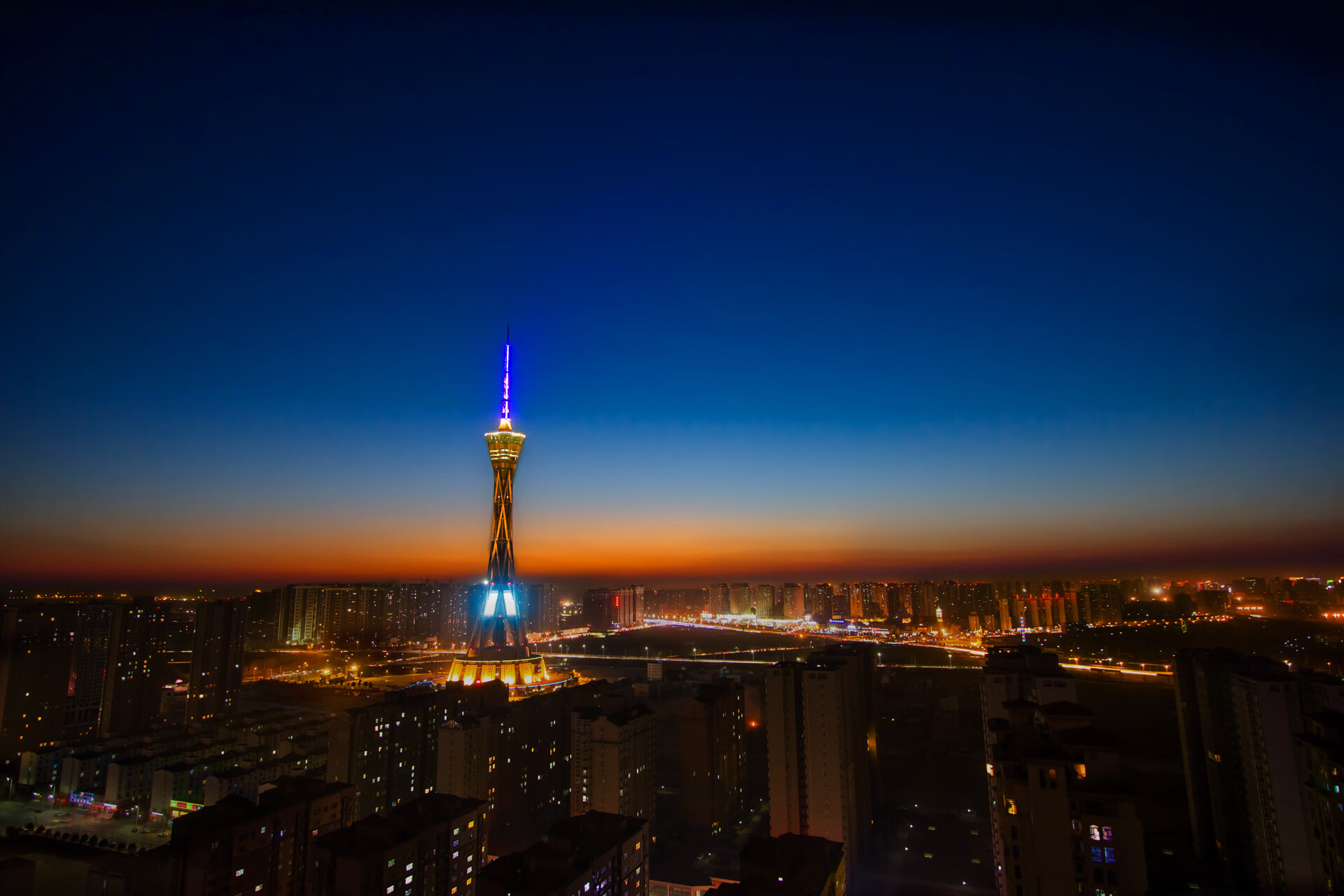 卢卡库降临诺坎普，当巴西的狂想曲被他一个节拍器搅乱