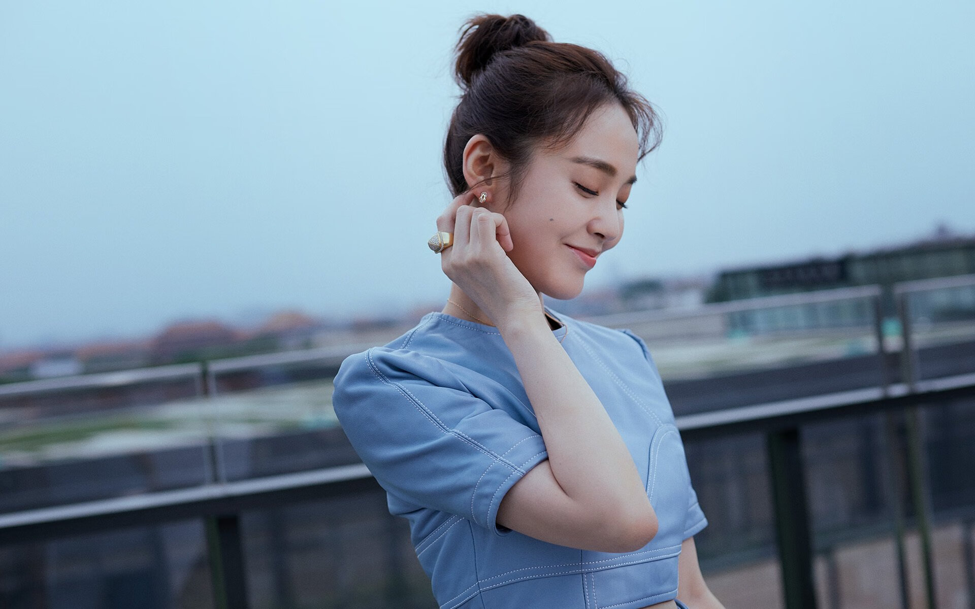 以下是为您拓展思维后构思的文章标题,以及由此生发的文章内容