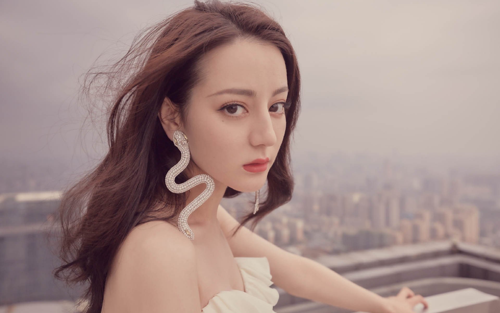 绝境中的一抹幽蓝,当乌兹别克斯坦的梦想,刺穿2026的波兰防线